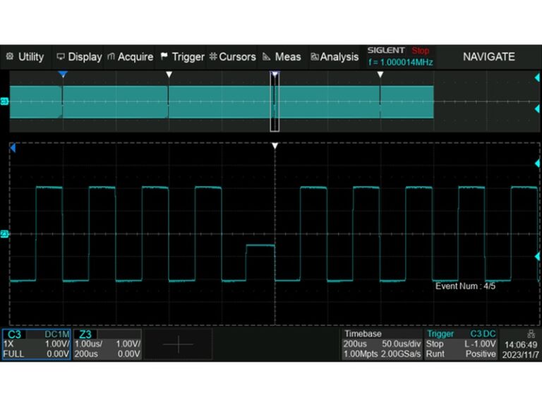 SDS800X-HD-Search and Navigate<br />
The oscilloscope can search events specified by the user in a frame. Events flagged by the Search can be recalled automatically using Navigate. It can also navigate by time (delay position) and history frames.