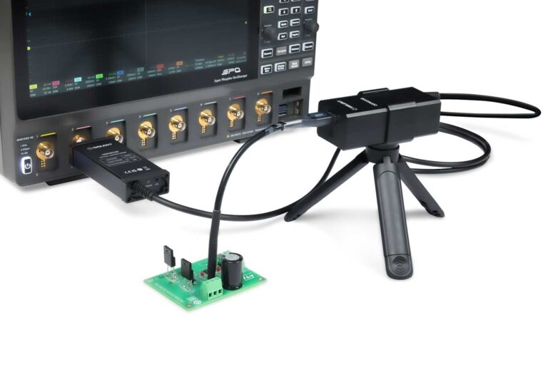 High Performance<br />
<br />
Compared with traditional probes, optical isolation probes have higher common mode rejection ratio and isolation voltage. When testing low-frequency DC signals, the common mode rejection ratio is as high as 160dB. Even in the 1GHz high-frequency signal test, it can maintain a common mode rejection ratio of 70dB, which can effectively suppress common mode interference in both low and high frequency bands. At the same time, the optical isolation probe provides an isolation voltage of up to ±60kV, which can achieve electrical isolation in high-voltage floating signal testing, preventing high voltage or dangerous circuits from causing harm to engineers and test instruments.