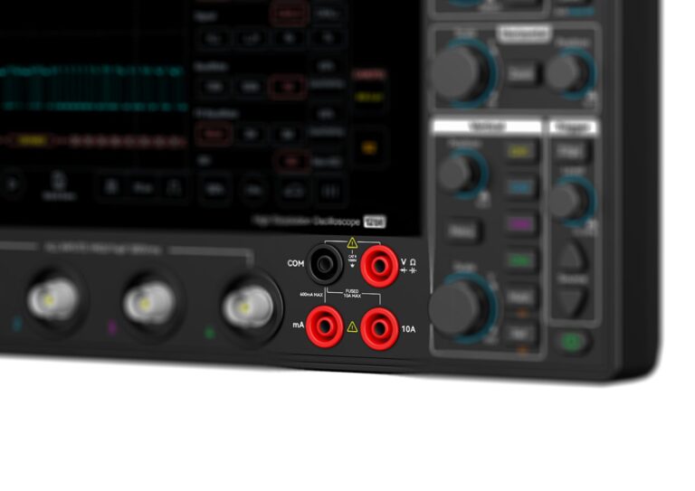 The AHO1 series oscilloscope innovatively incorporates a 4⅚-digit multimeter function, supporting a variety of measurements including voltage, current, resistance, continuity testing, diode testing, and capacitance measurement. There's no need to carry an additional multimeter, as it can meet a diverse range of testing requirements. Furthermore, the system supports simultaneous operation of the oscilloscope and multimeter with seamless switching, greatly enhancing on-site work efficiency and convenience.